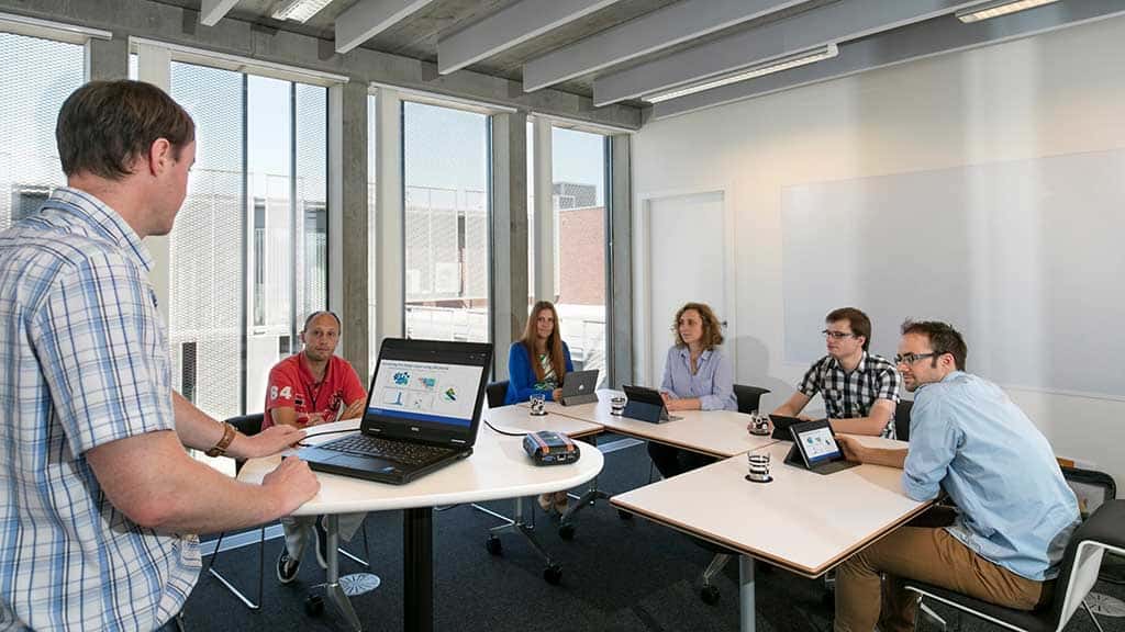 crowdbeamer in the Office